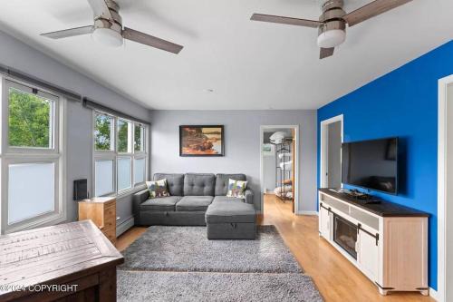 Spenard House | Cozy Anchorage Retreat 7 mins From Airport