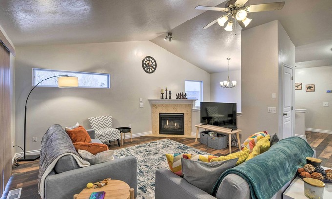 Sand Lake House | Cozy Anchorage Townhome < Half Mile to Jewel Lake!
