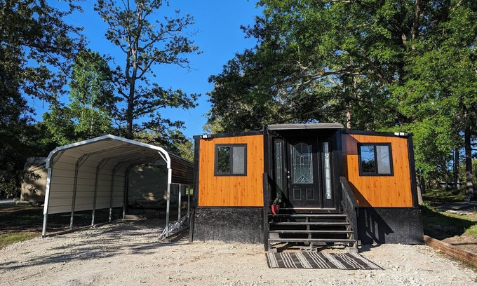 Nacogdoches House | Cozy and accommodating tiny home in Nacogdoches, Texas.