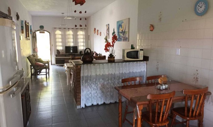 Bairro da Enseada House | COZY AND AIRY HOUSE WITH 3 BEDROOMS AND A SUITE FOR UP TO 13 PEOPLE.
