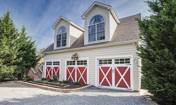 Round Hill Cottage | Cozy and Beautiful Wine Country Cottage! w/Fireplace, Pond, treehouse and more!