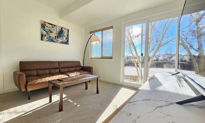 High Point House | Cozy and Bright 2-Bedroom Haven