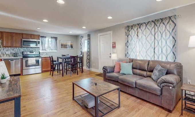 Berkley House | Cozy and Budget Friendly Single Bedroom in Denver