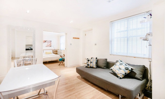 Campden Apartment | Cozy and Central 1 Bedroom Flat - Sleeps 4