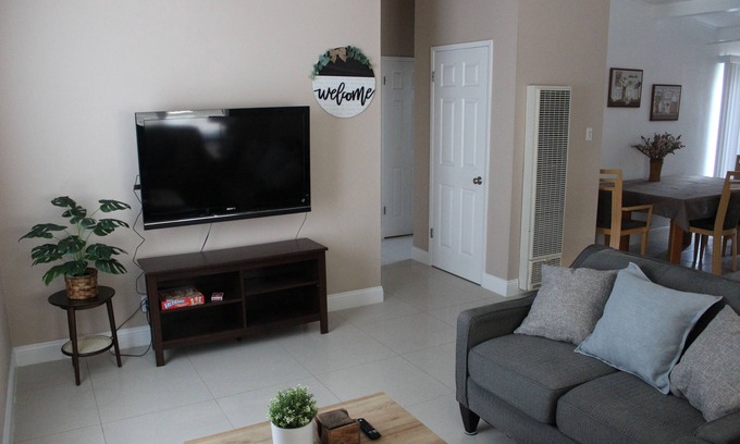 Pinole House | Cozy and Charming Family Friendly Home Between Napa and SF