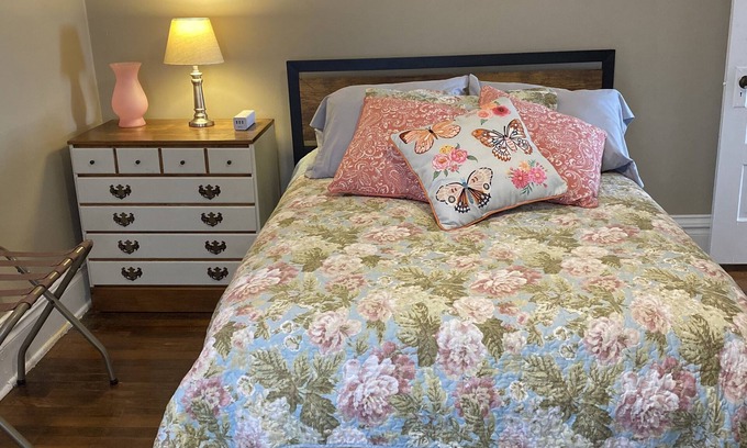 Ashland Apartment | Cozy and clean apartment in a great location. Perfect for 1-2 people.