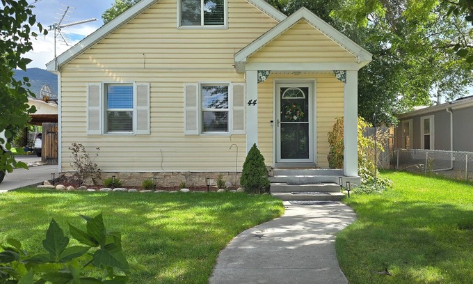 Manti House | Cozy and clean, with a homey feel!