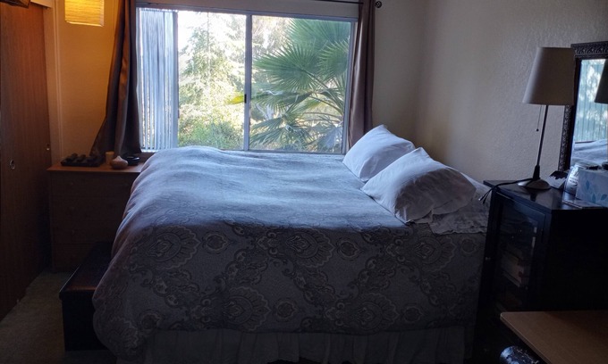 Santa Barbara Condo | Cozy and comfortable two bedroom condo in Santa Barbara -Close to beach