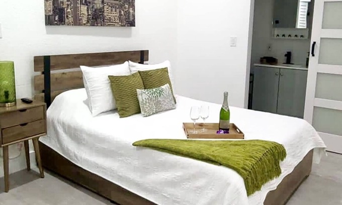 Miami Gardens Apartment | Cozy and Comfy Emerald Studio!