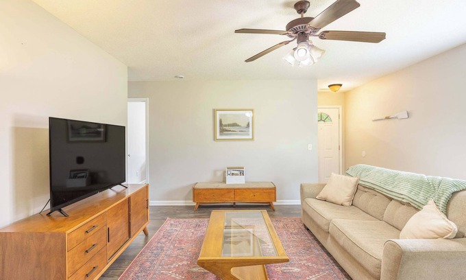 Statesboro House | Cozy and Contemporary Villa 1 Mile from GSU