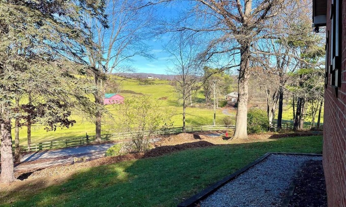 Blacksburg House | Cozy and Convenient 4-Bedroom Family Home