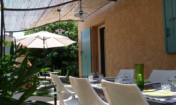 Meyrargues House | Cozy and family house, near Aix in the heart of the village.