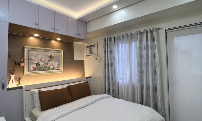 Cubao Condo | Cozy and luxurious Family Room in Araneta Center
