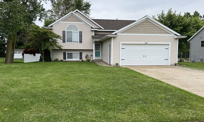 Allendale House | Cozy and modern family home nestled in small-town community