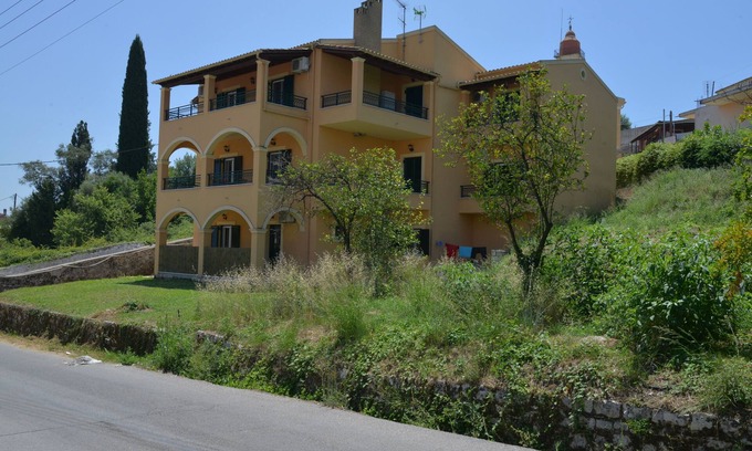 Potamos Apartment | Cozy and Modern Home near Corfu town w/WiFi and Garden Perfect for Families.
