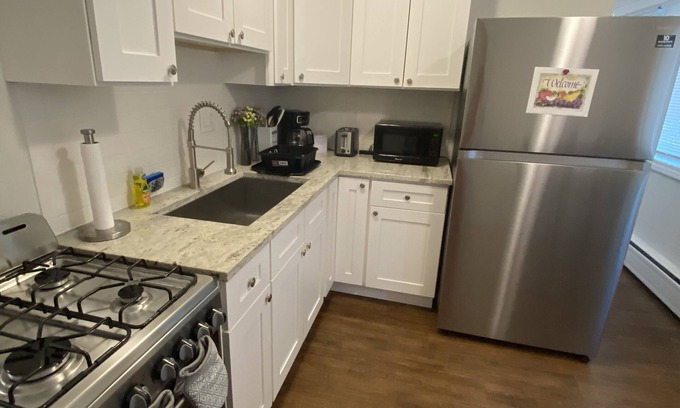 Skokie Apartment | Cozy and Modern Studio with Parking!