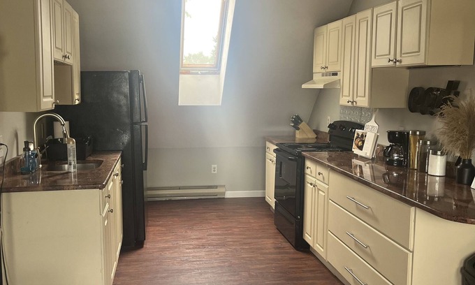 Bridgewater Apartment | Cozy and Modern Suite