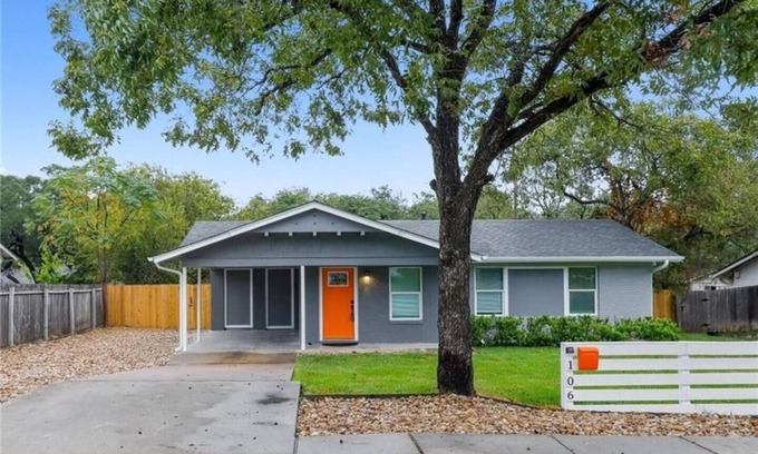 Georgian Acres House | Cozy and Pet-Friendly North Central Austin House