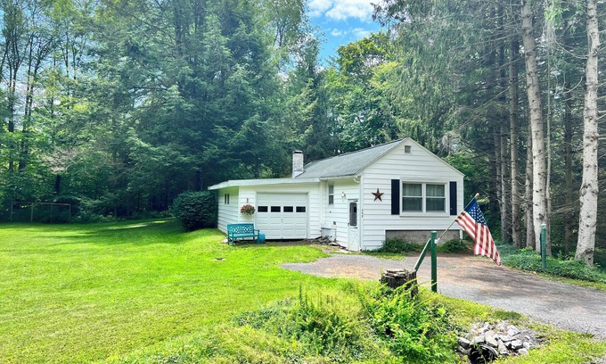 Newfield Cottage | Cozy and private countryside cottage in Newfield. Pet-friendly!