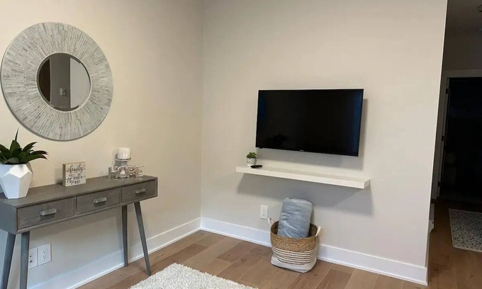 Langford House | Cozy and quiet brand new one-bedroom private suite