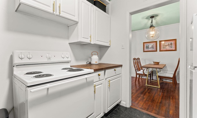 Joffre House | Cozy and Quiet East Memphis Duplexn