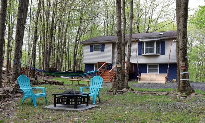 Long Pond House | Cozy and quiet house 8 mins from Kalahari Resort! Long Pond!Pocono pines.