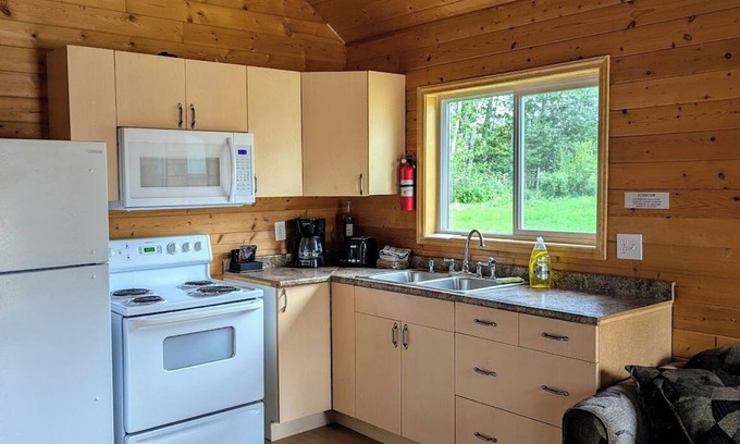 Regional District of Fraser-Fort George Cabin | Cozy and Relaxing Getaway Cabin #11