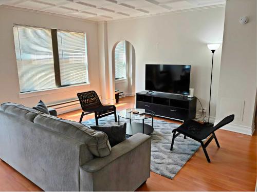 Near North Side Apartment | Cozy and Roomy 2BR in Chicago - LSalle 1802
