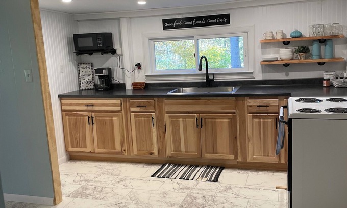 McConnelsville House | Cozy and secluded, recently remodeled 2 bedroom cottage near Muskingum river