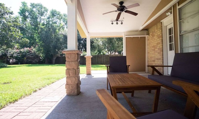 Clodine House | Cozy and Spacious 3 Bedroom Home in Sugarland