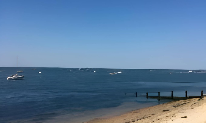 Barling House | Cozy and Spacious 3 Bedroom Holiday Home Near the Beach + Smart TV w/Netflix & Prime TV!