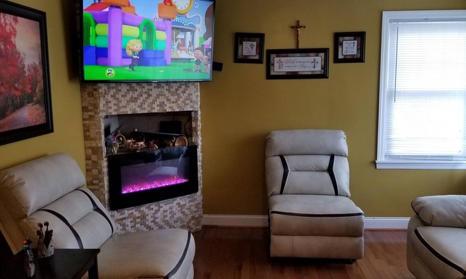 Cheektowaga House | Cozy and spacious oehman home