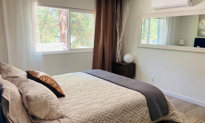Cromberg House | Cozy and stylish 3-bedroom house with AC, WiFi in quiet nature setting