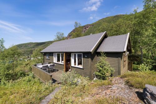 Meloy House | Cozy and unassuming cabin with fantastic views