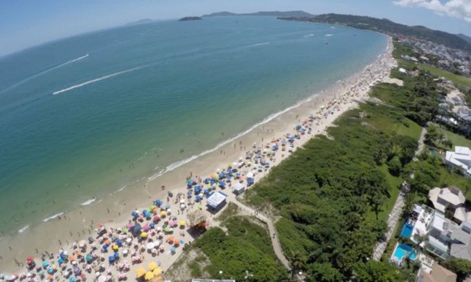 Jurere Internacional Apartment | Cozy apartment on Florianópolis' most famous beach.