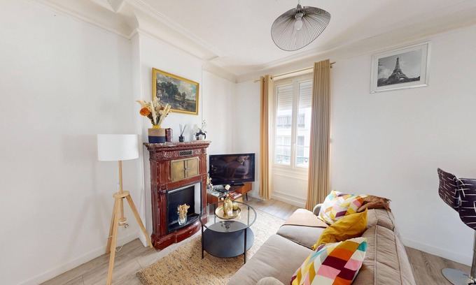 Le Perreux-sur-Marne Apartment | Cozy Apartment with Parisian Charm & Disneyland Fun