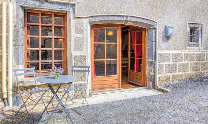 Saint-Chely-d'Aubrac Apartment | Cozy apartment in Saint-Chely-d'Aubrac