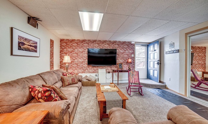 Russian Jack Park Apartment | Cozy Apartment < 4 Miles to Downtown Anchorage!
