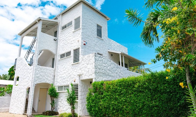 Pointe aux Canonniers Apartment | Cozy Apartment, 5 minutes walk from amazing beach.