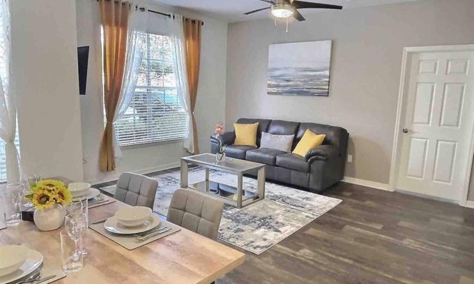 Historic Downtown Kissimmee Apartment | Cozy apartment a few minutes away from Disney.