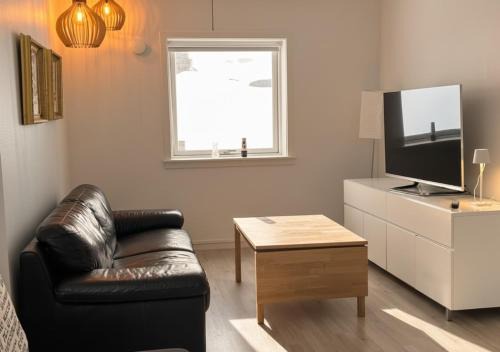 Nuussuaq Apartment | Cozy Apartment by Harbour, 2 Min Walk to Shops