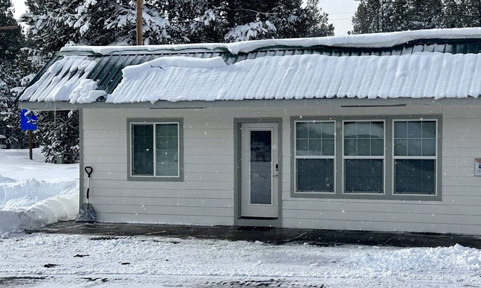 Crescent Apartment | Cozy apartment centrally located in Crescent Lake!