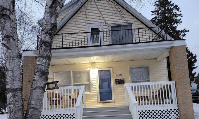 Two Rivers Apartment | Cozy apartment close to Neshota beach and 35 minutes from Lambau field.