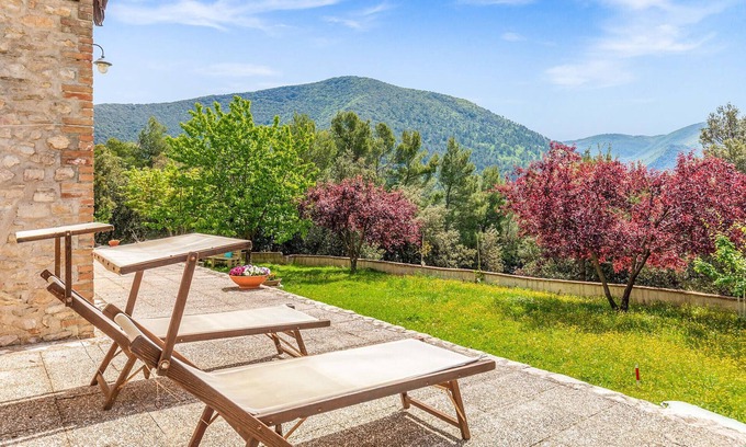 Campello sul Clitunno Apartment | Cozy apartment in Loc. Fontanelle