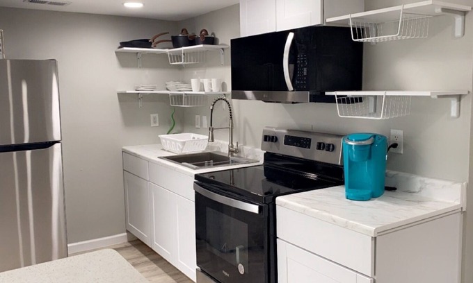West Arlington Apartment | Cozy apartment in charming Arlington with WiFi, Washer and Dryer and Double A/C