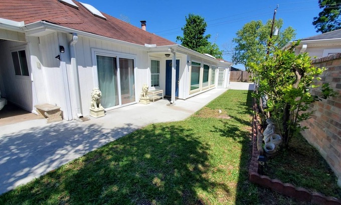 Clodine Apartment | Cozy Apartment in Houston W/Free Parking