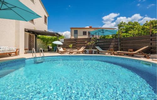 Barbariga Apartment | Cozy Apartment In Peroj With Wifi