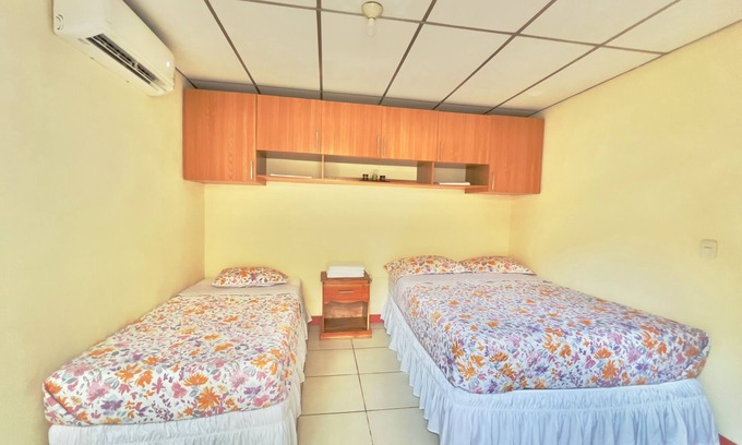 Managua House | Cozy apartment in phenomenal Managua with WiFi, AC, garache and kitchen.