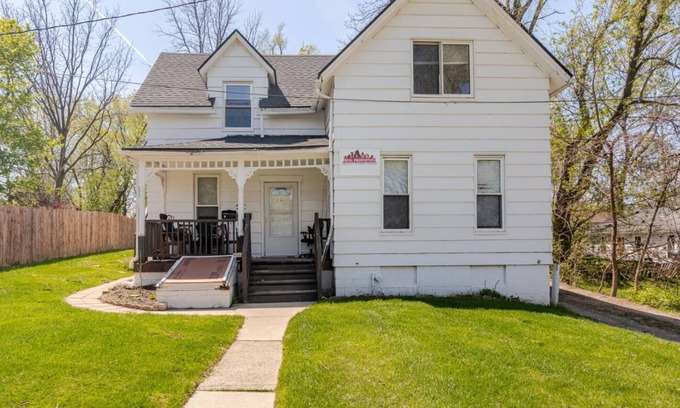 Ypsilanti Apartment | Cozy Apartment in Ypsi with Wi-Fi