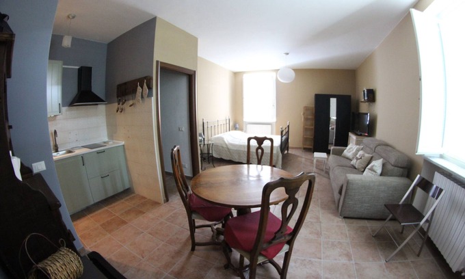 Vercelli Apartment | Cozy apartment inside the 1400 building "Torre degli Angeli."